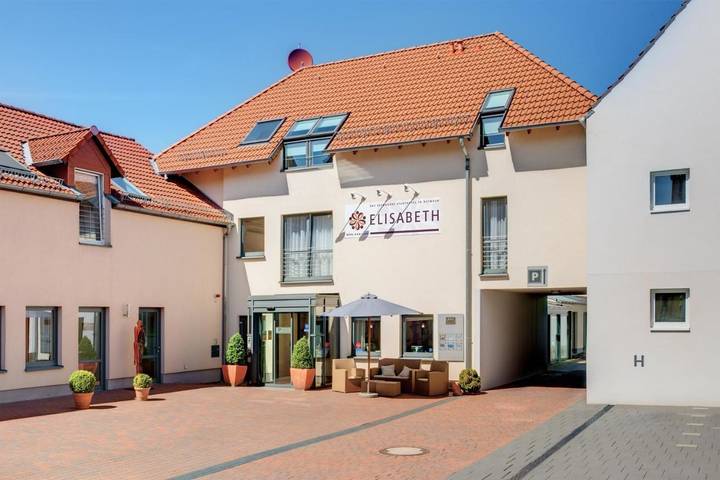 Hotel für 8 Personen, mit Terrasse und Garten in Detmold