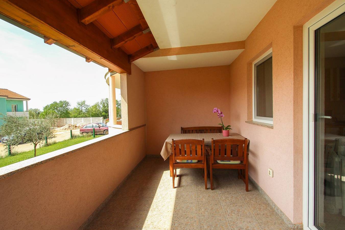 Geheel appartement, Renoviertes Apartment mit privater Terrasse, Wifi, Parkplatz bei Novigrad in Mareda, Regio Umag