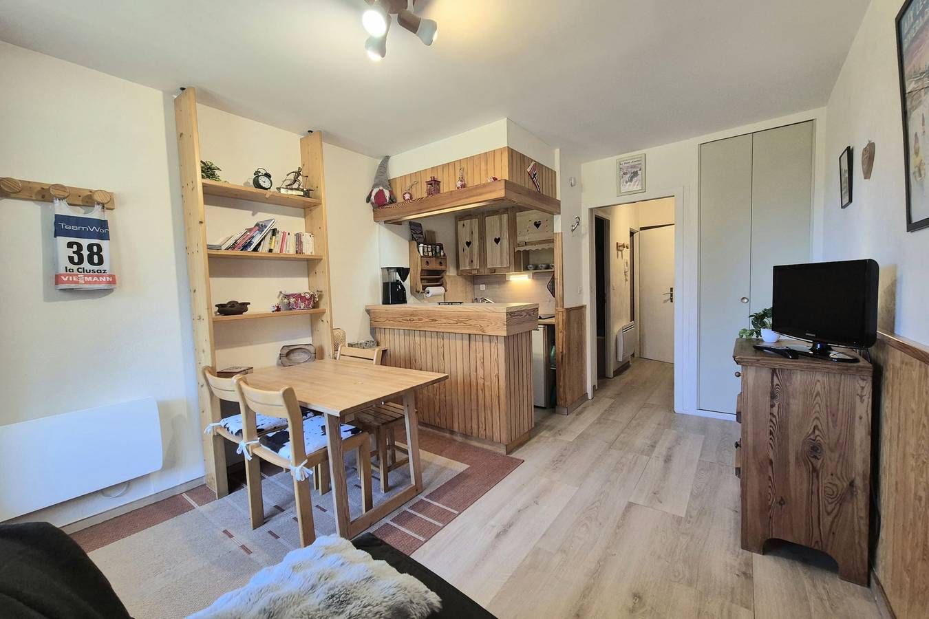 Appartement entier, Charmant studio skis aux pieds – Le Revard in Le Revard, Les Déserts