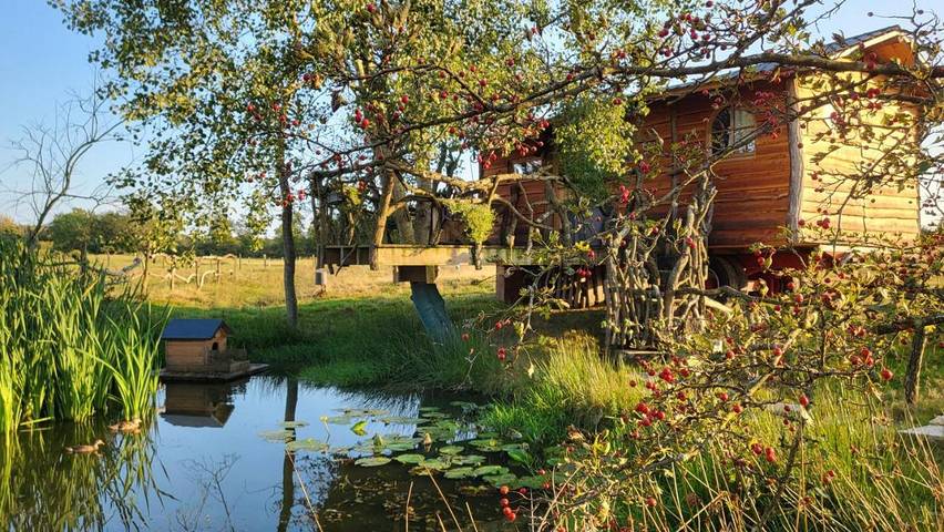 Location de vacances pour 2 personnes, avec vue ainsi que jardin et terrasse à Bény