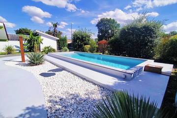 Gîte pour 2 personnes, avec jacuzzi et piscine ainsi que terrasse et jardin en Gironde