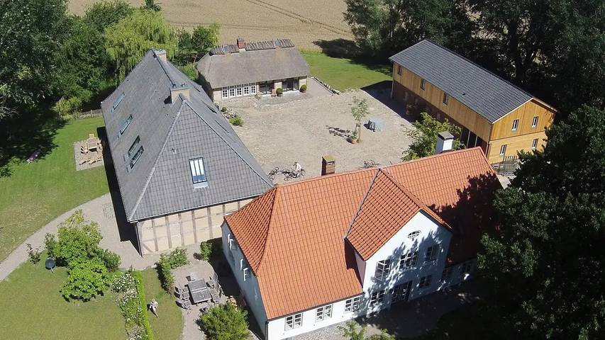 Ferienhaus für 27 Personen, mit Sauna und Terrasse sowie Garten