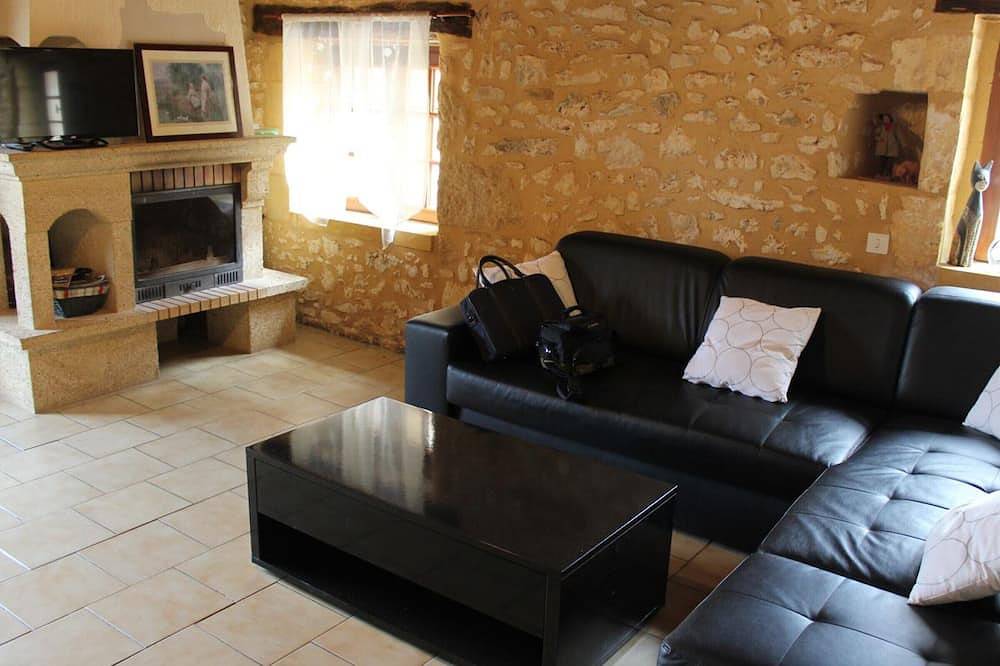 Gîte Périgourdin pour 6 Pers, Animaux Acceptés in Naussannes, Périgord Pourpre