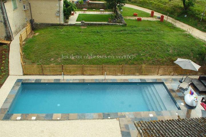 Gîte pour 9 personnes, avec terrasse ainsi que piscine et jardin à Mareuil