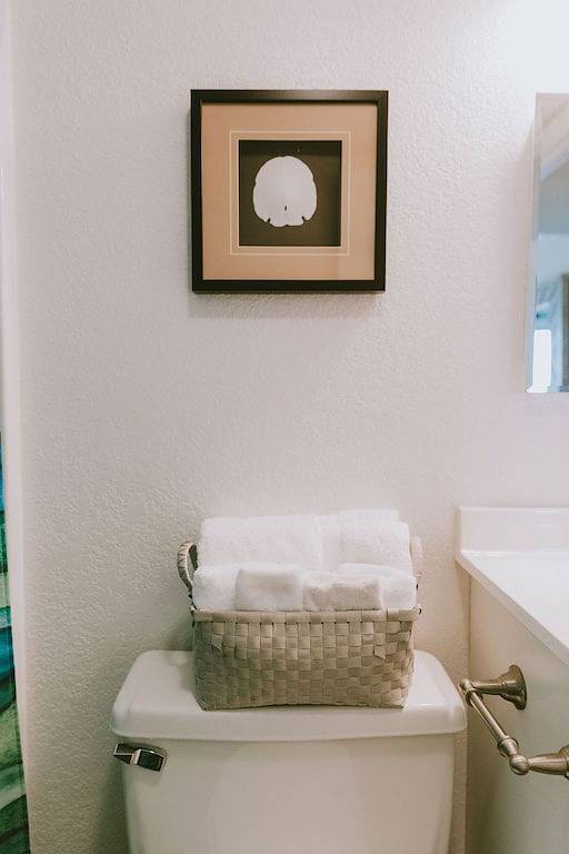 Ganze Wohnung, First Floor, directly on the Ocean & Well Stocked Condo! Listen to Waves Crash! in Nags Head, Dare County