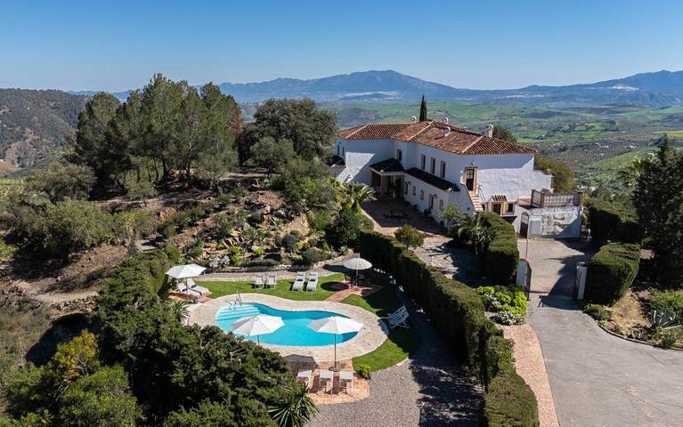 Casa rural para 20 personas, con Balcón y Terraza además de Jardín y Piscina en Casarabonela