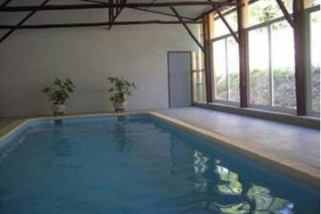 Gîte pour 4 personnes, avec piscine ainsi que jardin et terrasse, animaux acceptés à Marcillac-Saint-Quentin