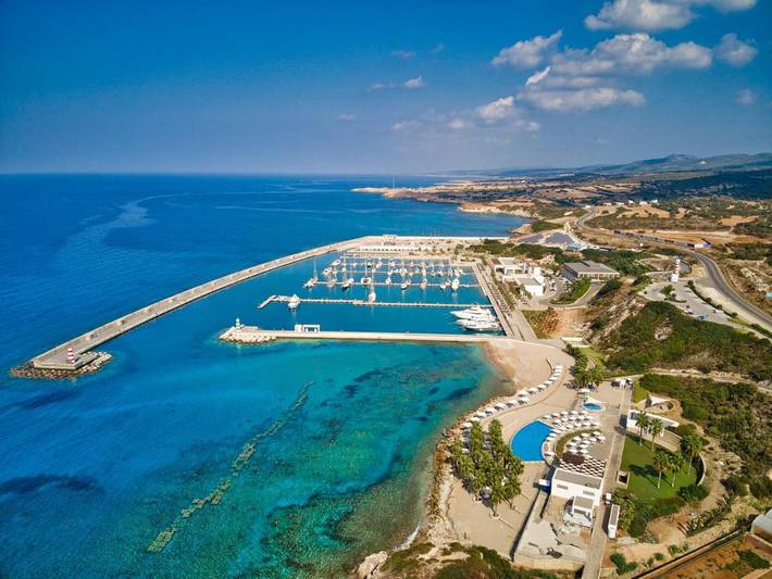 Resort per 3 persone, con Balcone e Idromassaggio nonché Terrazza e Giardino in Cipro