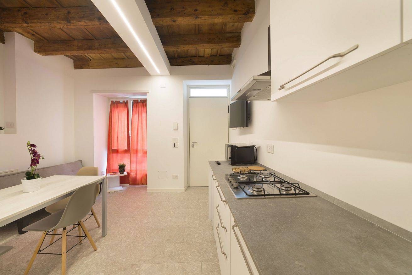 Entire apartment, Modern apartment with 3 sleeps. in Centro Storico di Verona, Verona