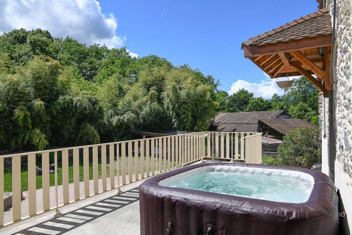 Gîte pour 10 personnes, avec Jacuzzi et Jardin à Pinsot