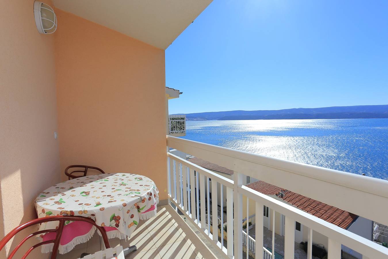 Ganze Wohnung, 1-Zimmer-Ferienwohnung mit Balkon und Meerblick Stanici, Omis A-2818-c in Stanici, Omis-Riviera