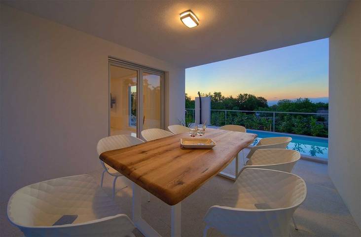 Villa Rossa with heated swimming pool in Hlapa, Krk