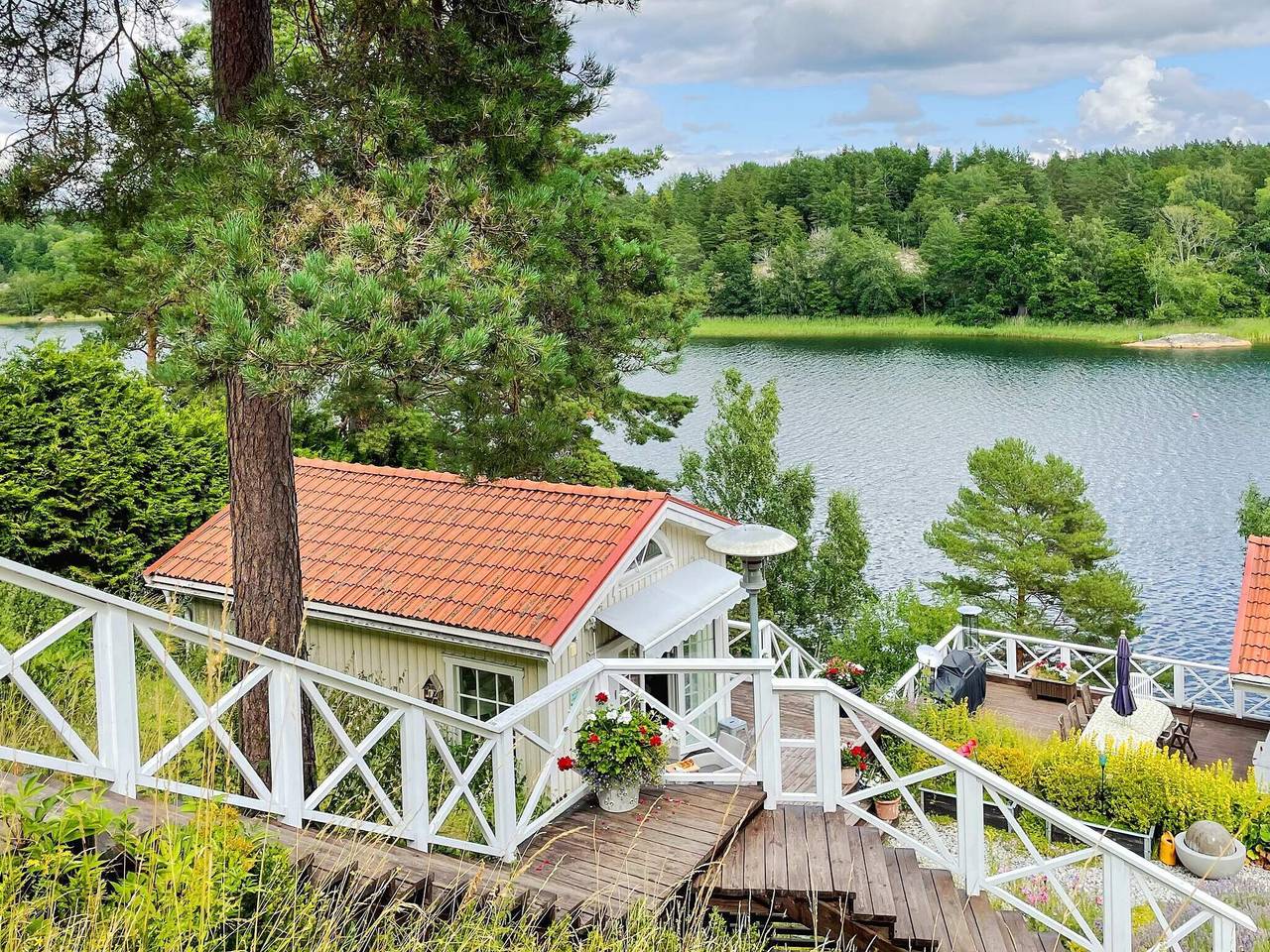 Cabaña junto al lago con vistas panorámicas in Ingarö