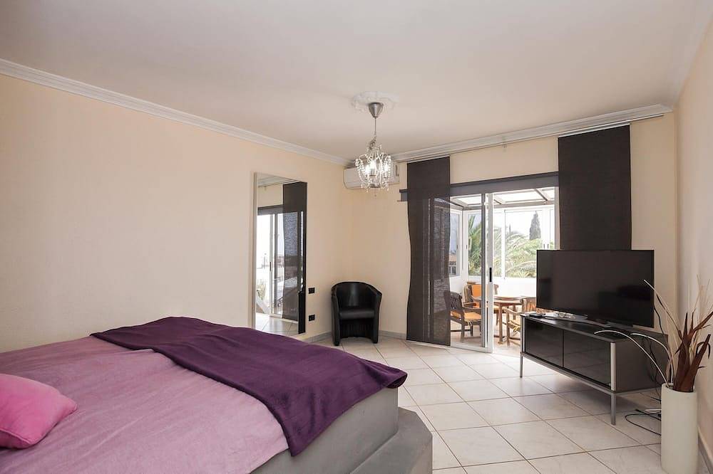 Bienvenue au paradis! Idéal pour plusieurs familles, Piscine privée, Bbq House, Wifi in La Camella, Arona