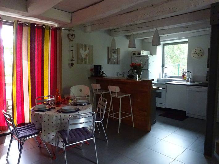 Gîte pour 6 personnes, avec terrasse ainsi que piscine et jardin dans l' Ain - 4