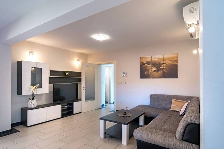 Ferienwohnung für 8 Personen auf Rab