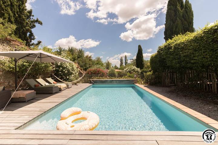 Gîte pour 4 personnes, avec Terrasse ainsi que Jardin et Piscine