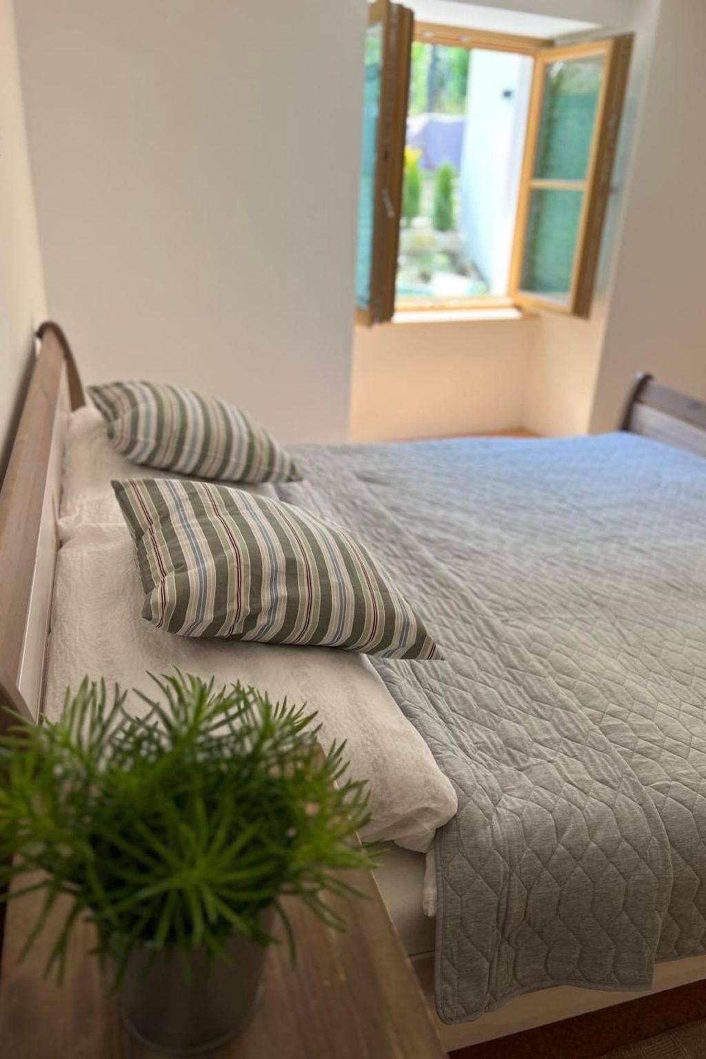 Ganze Wohnung, South Beach Apartment 10km Rheinfall in Schaffhausen, Kanton Schaffhausen