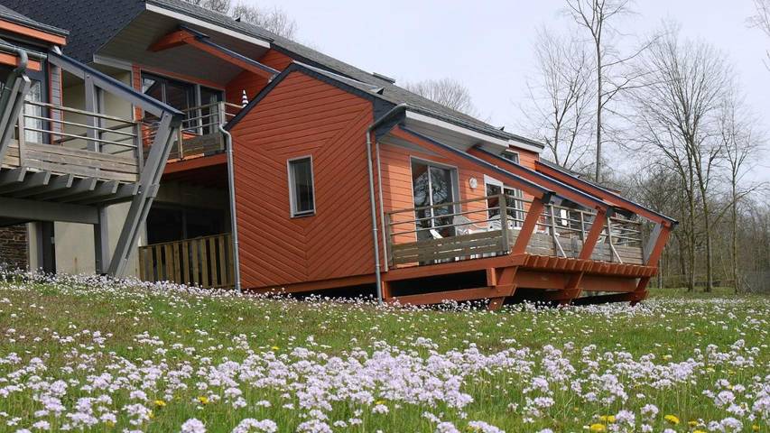 Camping pour 6 personnes, avec jardin et terrasse dans les Ardennes
