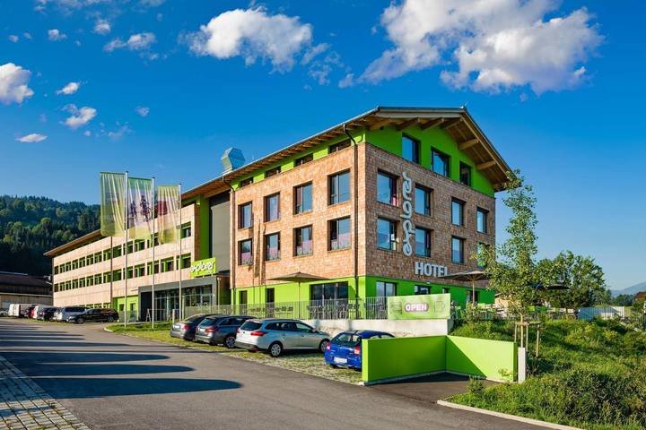 Hotel voor 3 personen, with Terras and Tuin as well as Sauna and Uitzicht in Neder