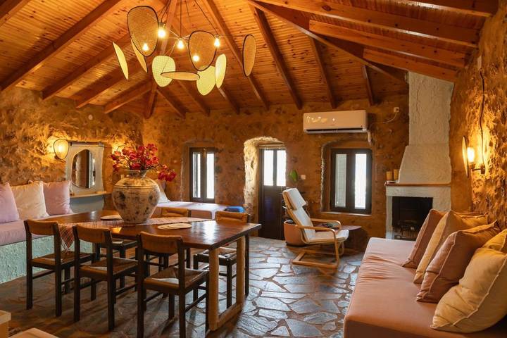 Ferienhaus für 7 Personen, mit Balkon und Terrasse sowie Ausblick in Gythio
