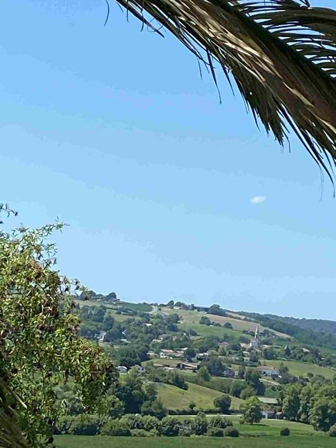 Chambre d’hôte pour 2 personnes, avec Terrasse ainsi que Jardin et Piscine à Bardos