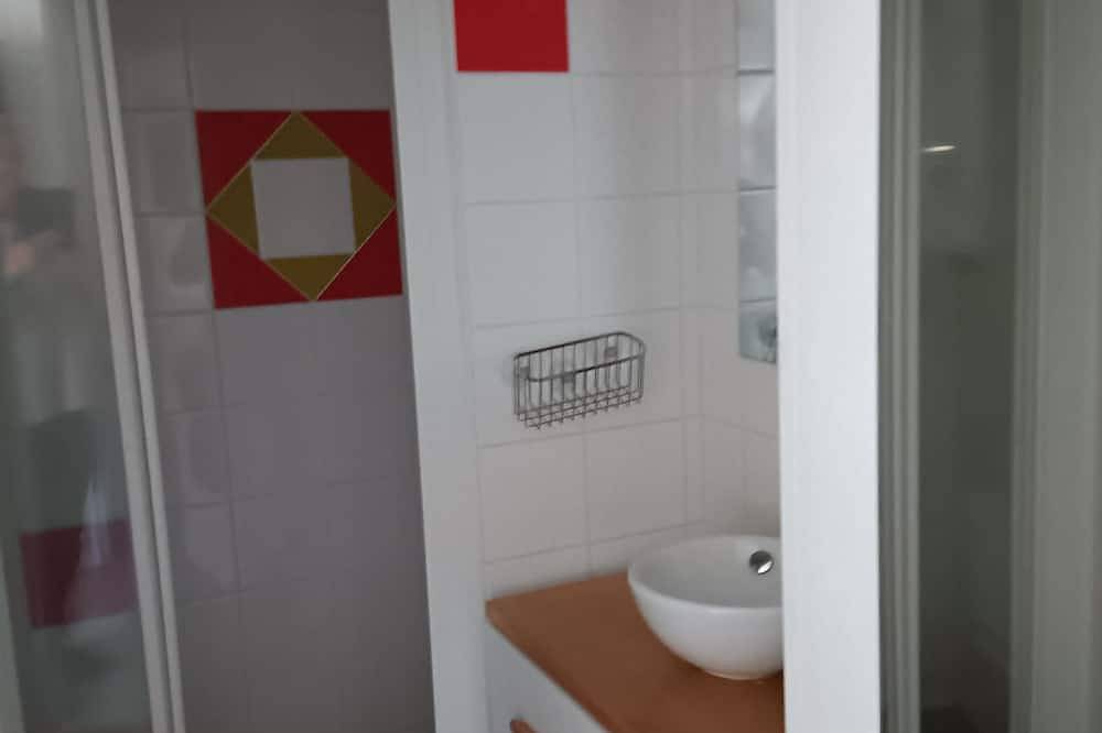 Ganze Wohnung, 5 minutes from downtown Bayonne studio for rent in Bayonne, Bayonne und Umgebung