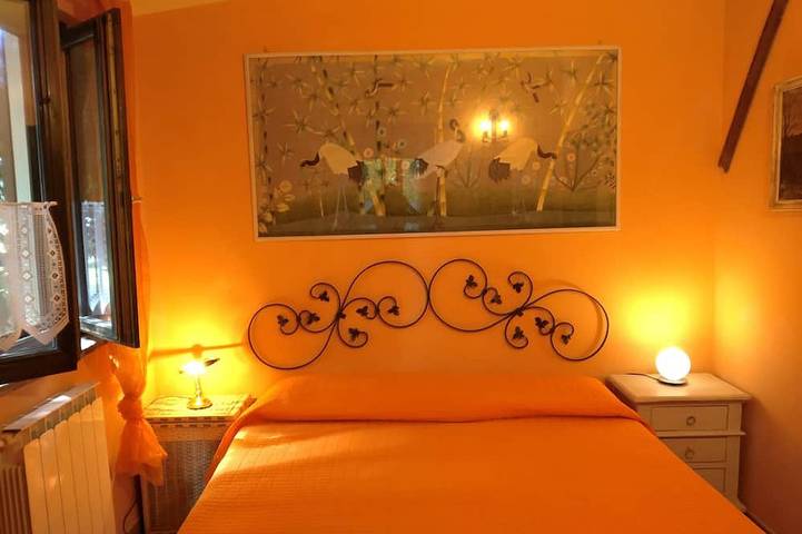 Appartamento intero, Casale in collina. Dependance romantica per 2 persone. Vista panoramica! in Urbino, Pesaro-Urbino