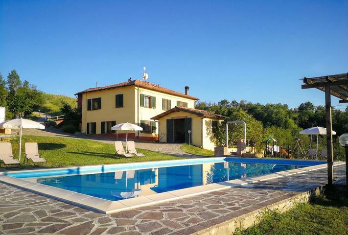 Agriturismo per 4 persone, con giardino in Langhe