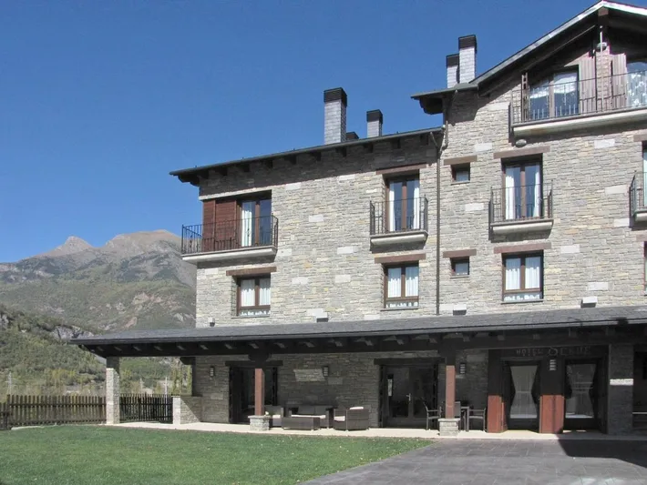 Hotel für 5 Personen, mit Garten und Pool sowie Terrasse und Ausblick - 1