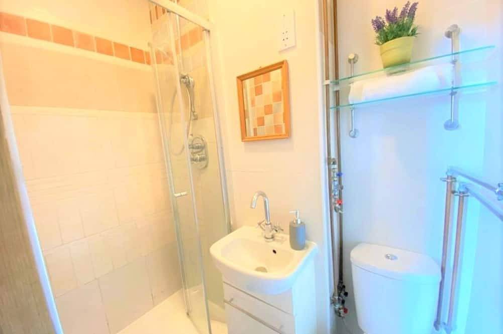 Apartamento entero, Preciosa habitación doble con terraza y entrada privada in Camden, Londres