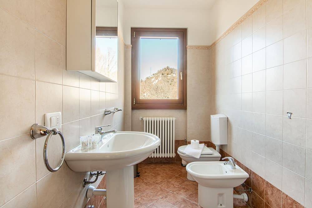 Ganze Wohnung, Vista d'Oro Ulivo Apt. 7, Perledo, Italy in Perledo, Gemeinde Perledo