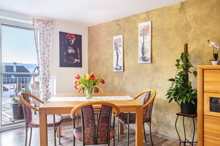 Appartement entier, Appartement 'Terrassenblick' avec vue sur la montagne, terrasse privée et Wi-Fi in Sankt Georgen im Schwarzwald, Forêt-Noire centrale