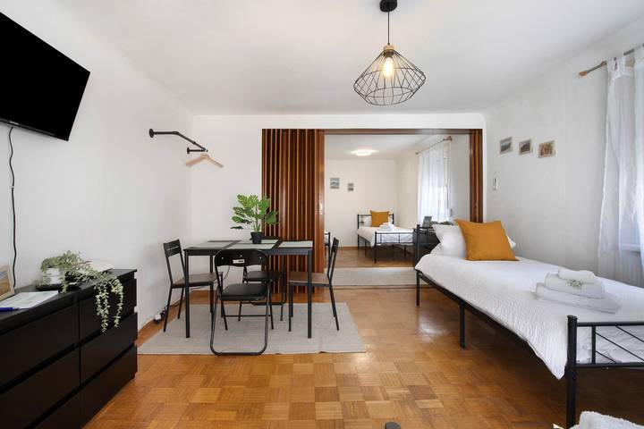 Geheel appartement, 'M B Homes Nürtingen' met wifi in Nürtingen, Landkreis Esslingen