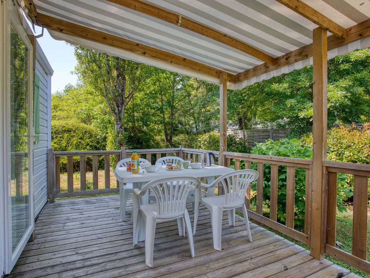 Mobil-home 26m² avec terrasse - 6 personnes in Groléjac, Quercy