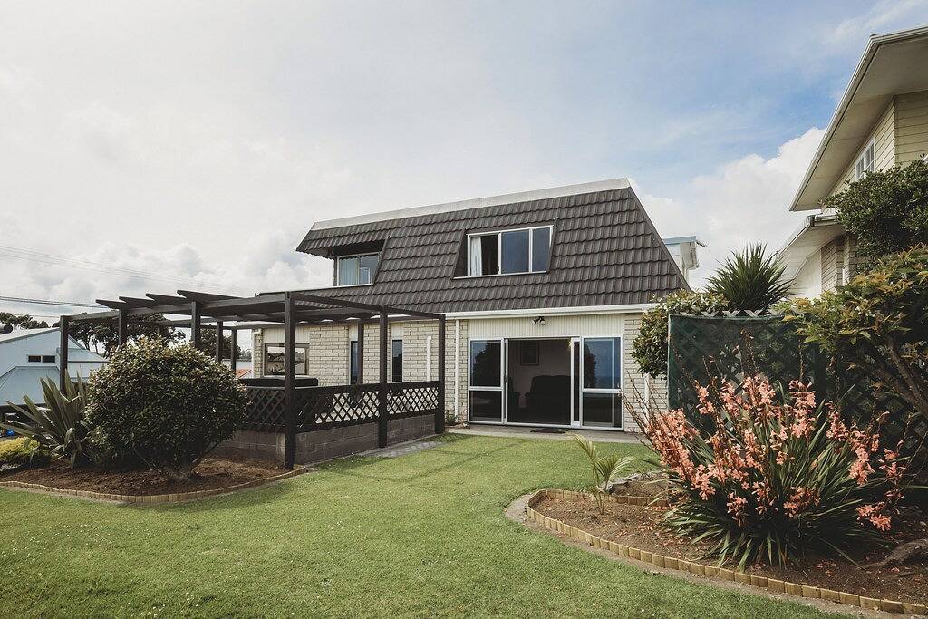 Blue Haven on Waterfront with Sea Views in New Plymouth, Taranaki