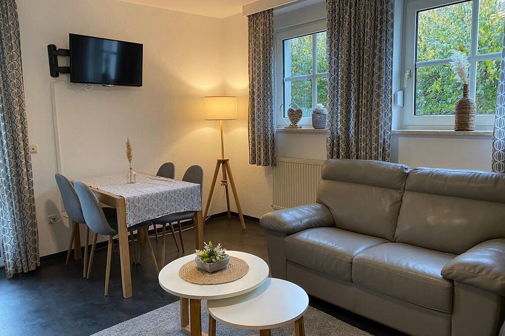 Ganze Wohnung, Gemütliche Ferienwohnung (45 qm) mit großer Terrasse in Bad Steben, Landkreis Hof