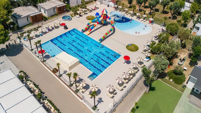 Camping für 6 Personen, mit Terrasse und Pool in den Abruzzen