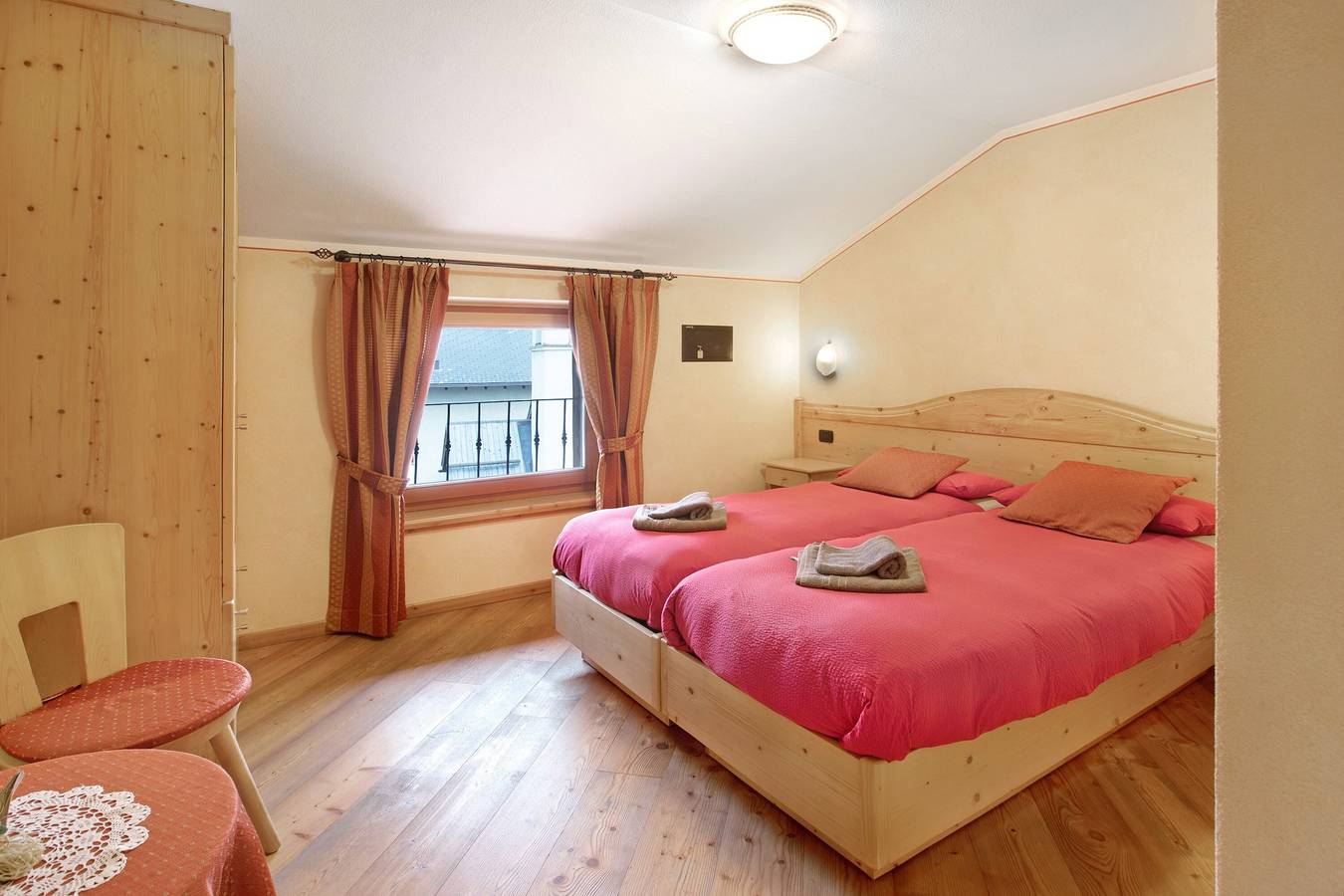 Appartement entier, Appartement Ables Baita Aris avec vue sur les montagnes, balcon & Wi-Fi in Livigno (Town), Livigno