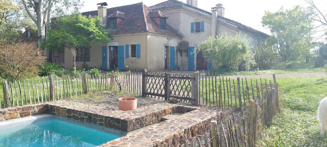 Chambre d’hôte pour 3 personnes, avec Terrasse et Jardin ainsi que Piscine et Vue