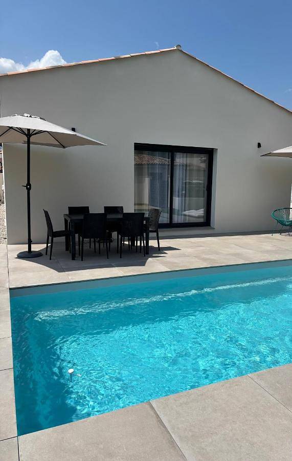 Location de vacances pour 6 personnes, avec piscine ainsi que vue et jardin à Les Mées - 4