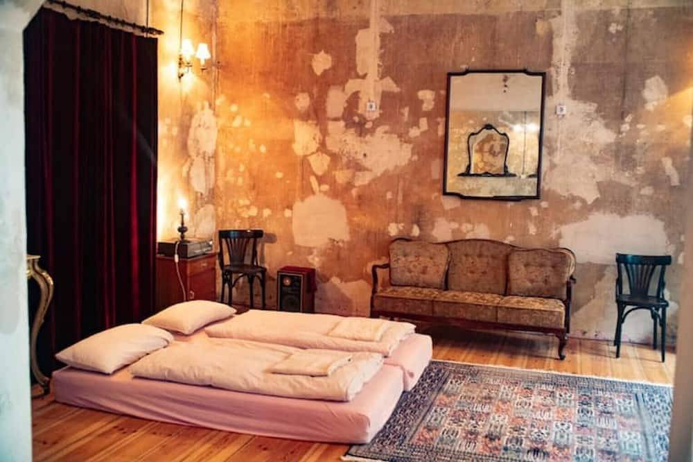Ganze Wohnung, Historical Vibes in Bohemian Art Gallery for an Alternative Stay,Heart of Berlin in Berlin Innenstadt, Berlin
