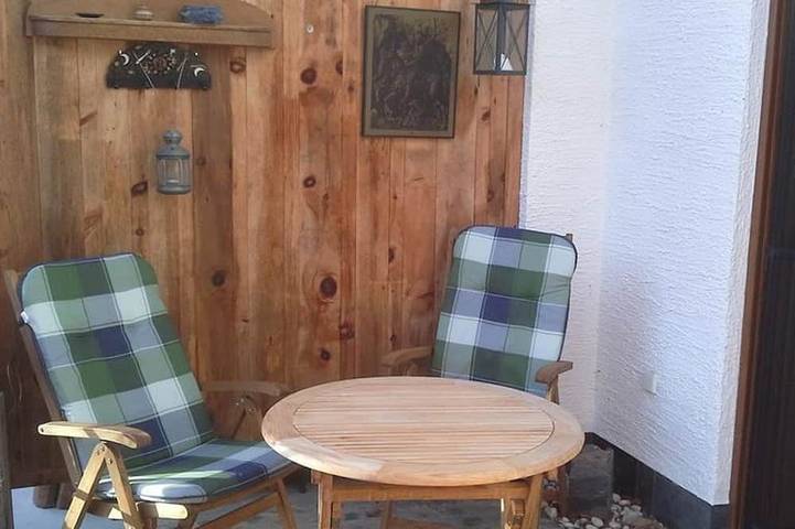 Ferienwohnung für 2 Personen, mit Terrasse und Garten in Gemünden