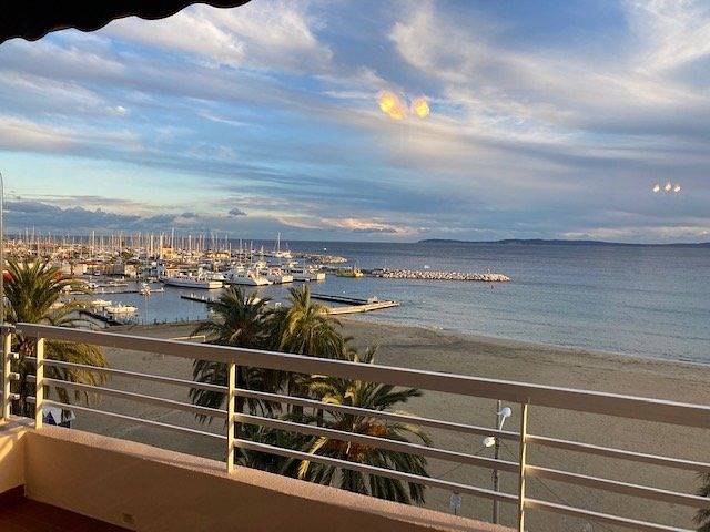 Apartamento vacacional entero, T2 les Pieds dans l'eau au Lavandou in Le Lavandou, Parque nacional Port-Cros