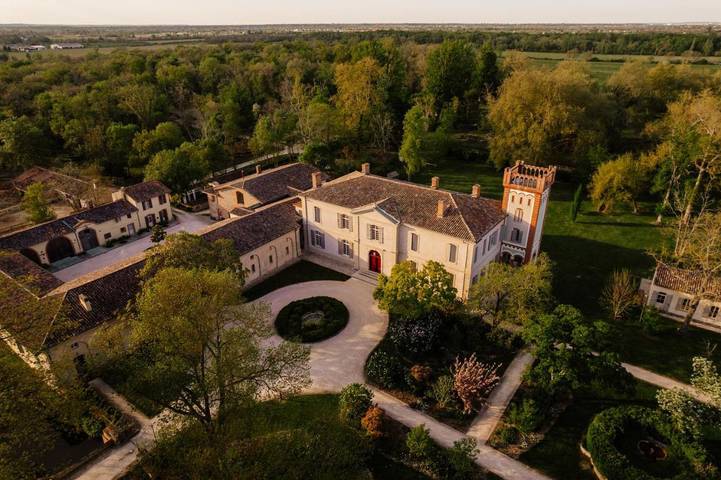 Location de vacances pour 2 personnes, avec vue et jardin à Frouzins