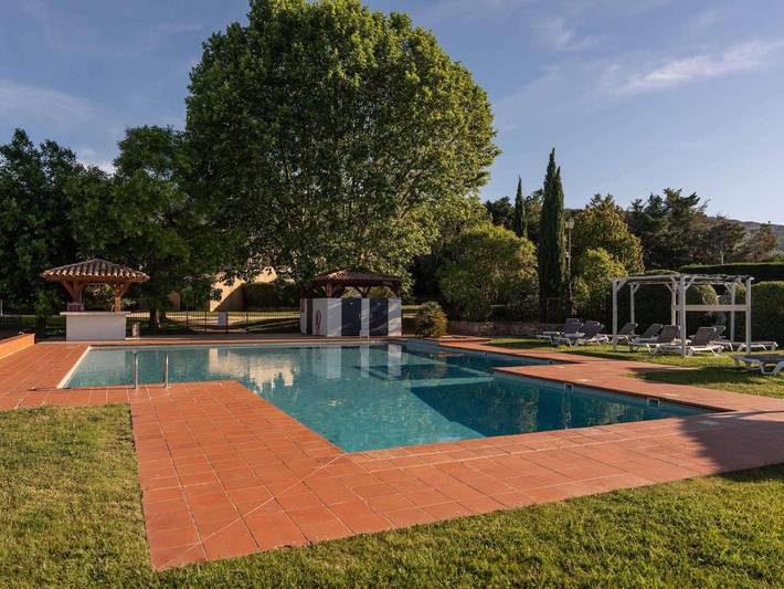 Hôtel pour 2 personnes, avec jardin et piscine à Châteauneuf-le-Rouge - 2