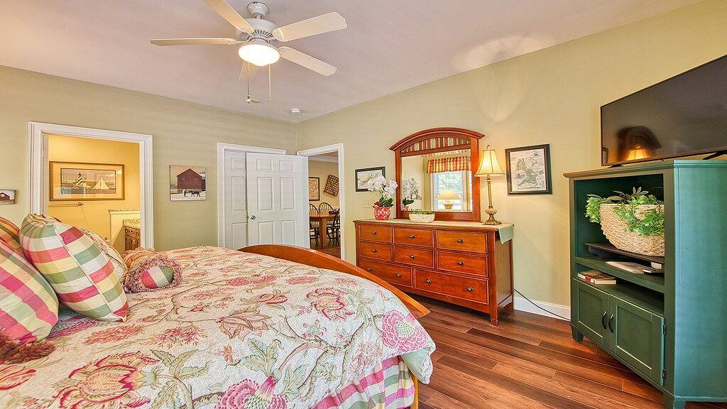 Ganze Wohnung, Mountain View and 8th green! 70\" Tv, gas fireplace, Fast Wifi,Amenities included in Blue Ridge Parkway, Maggie Valley