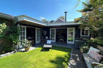 Gîte pour 2 personnes, avec jardin et jacuzzi à Borne