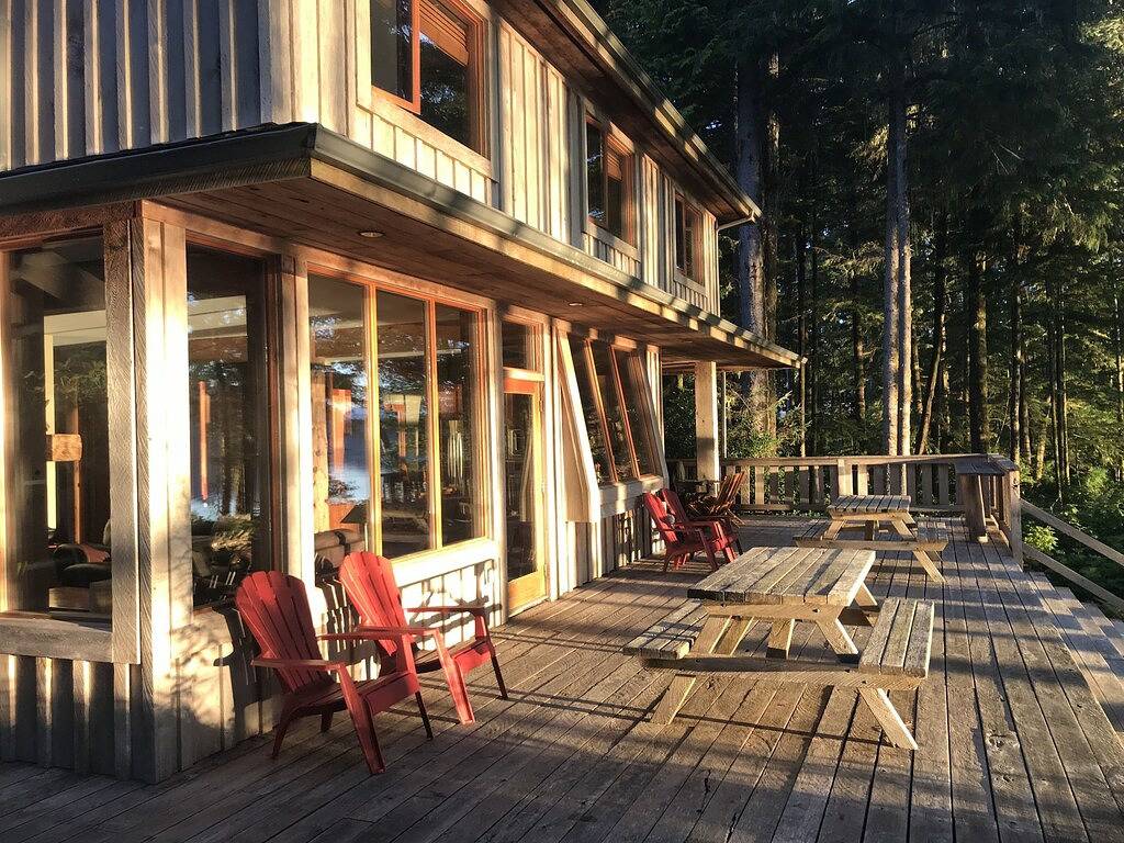 Luxuriöse Oceanfront Custom Home, voll lizenzierte und schöne Aussicht auf Meares ist! in Tofino, Alberni-Clayoquot Regional District