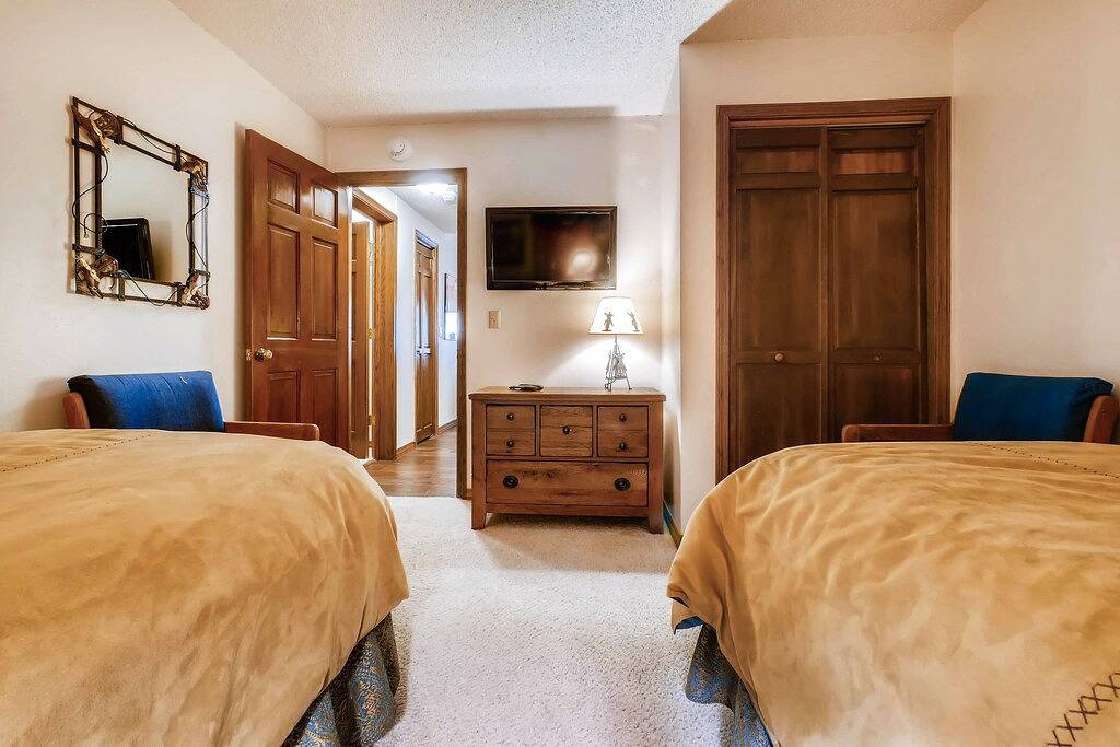 Vacation Apartment for 8 Guests in Steamboat Springs, Routt National Forest